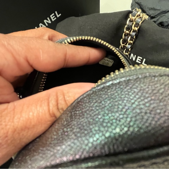 CHANEL Round Quilted Clutch Mini - Picture 4 of 10